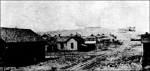 Crackerbox houses in Croweburg Camp, 1910-1920